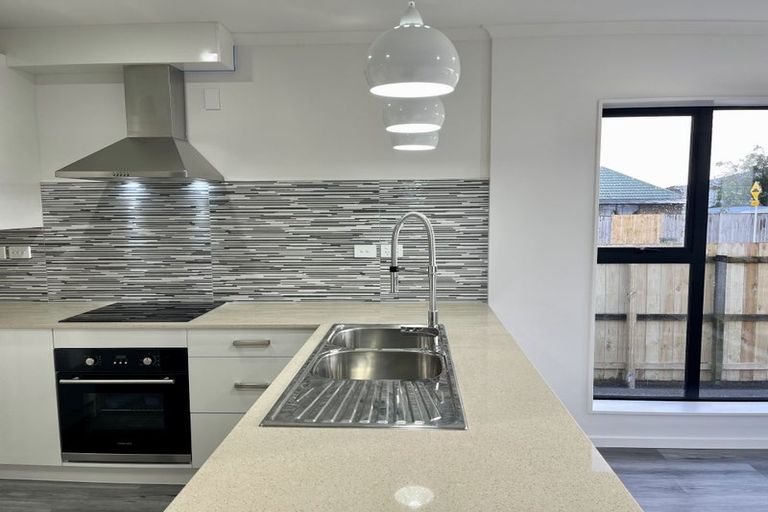 Photo of property in 65c Manuroa Road, Takanini, 2112