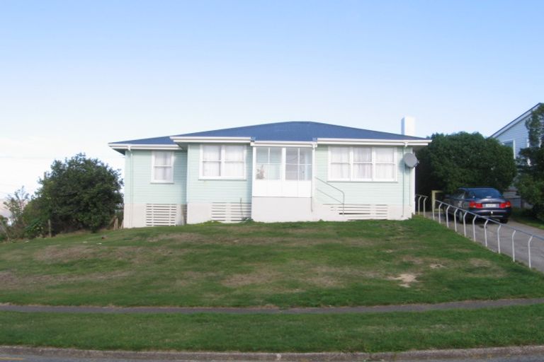 Photo of property in 5 Tuki Street, Titahi Bay, Porirua, 5022
