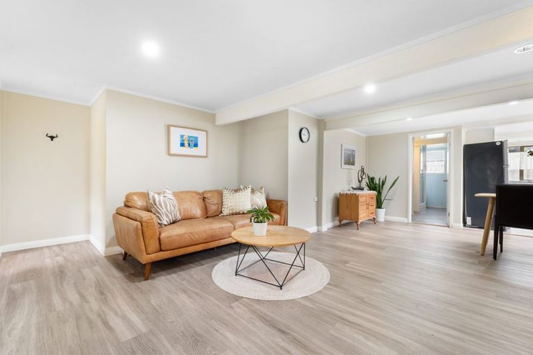 Photo of property in 9 Bowman Road, Forrest Hill, Auckland, 0620
