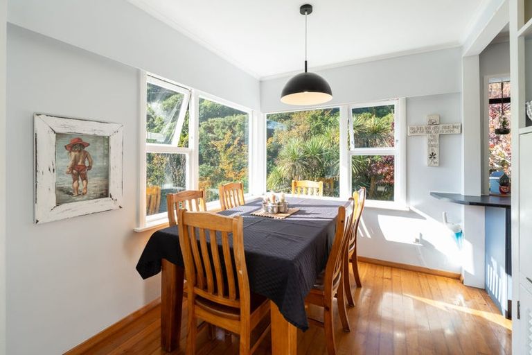 Photo of property in 10 Court Road, Tawa, Wellington, 5028