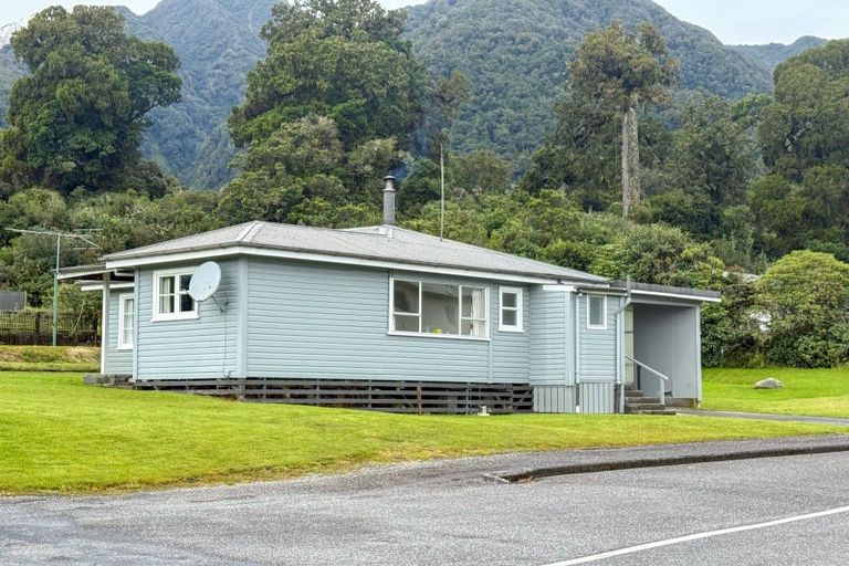 Photo of property in 13 Main Road, Fox Glacier, 7886