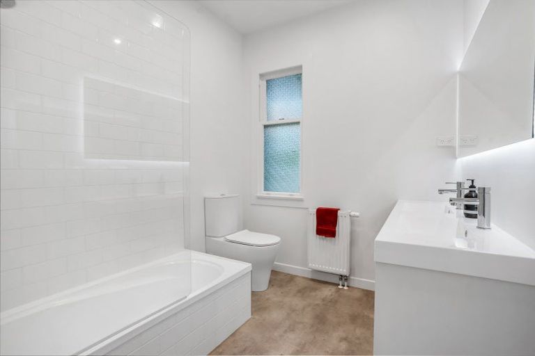 Photo of property in 15 Home Street, Winton, 9720