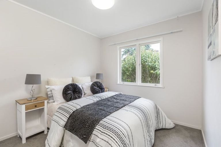 Photo of property in 9 Hellyers Street, Birkdale, Auckland, 0626