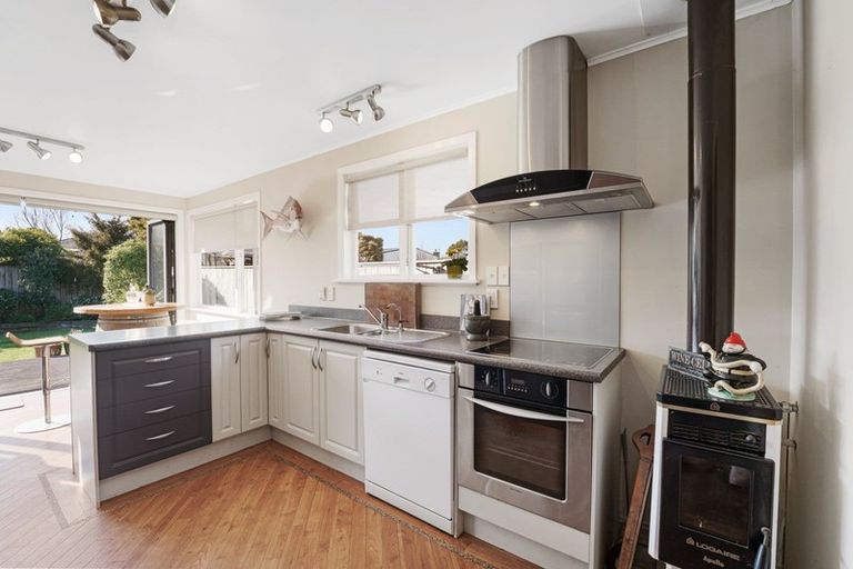 Photo of property in 39 Te Kupe Road, Paraparaumu Beach, Paraparaumu, 5032