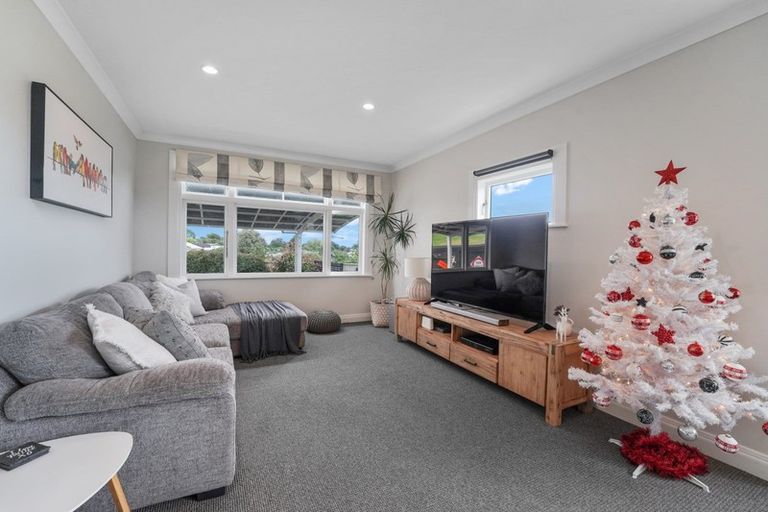 Photo of property in 2 Lambert Way, Paraparaumu, 5032