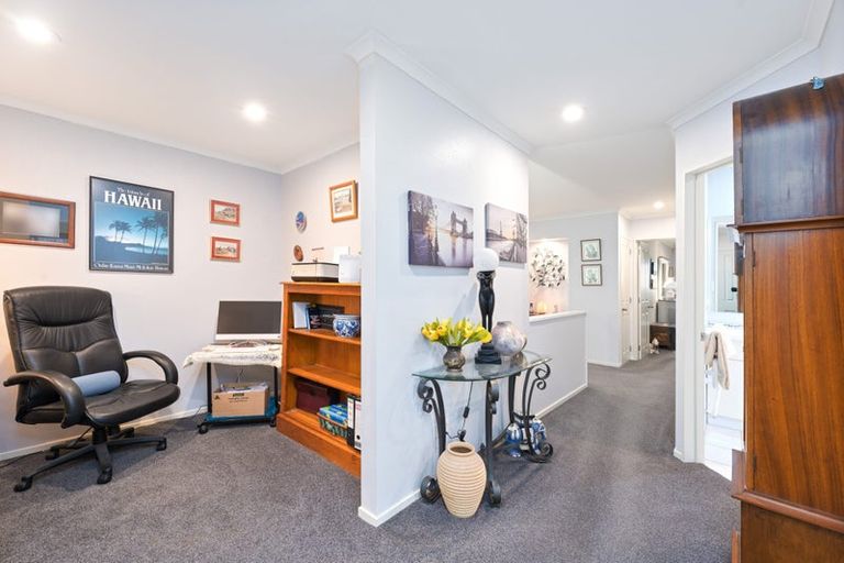 Photo of property in 1 Sandhurst Rise, Henderson, Auckland, 0612