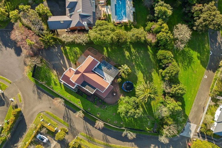 Photo of property in 16 Almond Grove, Greenhithe, Auckland, 0632