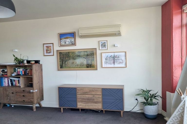 Photo of property in Endeavour Apartments, 10/125u Thorndon Quay, Pipitea, Wellington, 6011