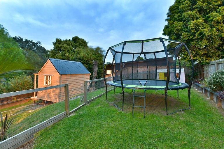 Photo of property in 9 Neptune Avenue, Beach Haven, Auckland, 0626