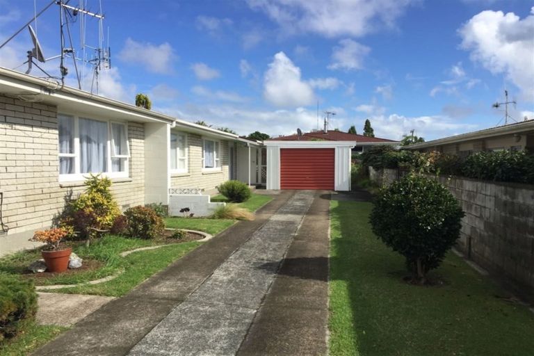 Photo of property in 2/4 Linklater Avenue, Bellevue, Tauranga, 3110