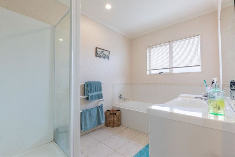 Photo of property in 39 Starlight Cove, Hobsonville, Auckland, 0618