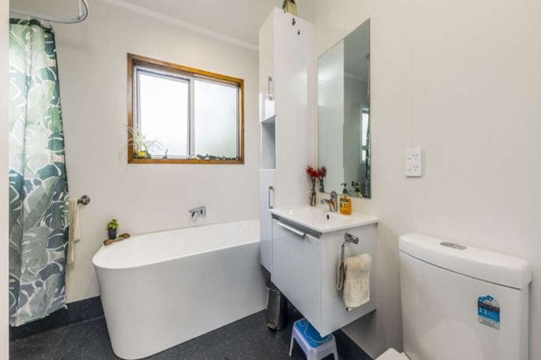 Photo of property in 26 Cyclarama Crescent, Massey, Auckland, 0614