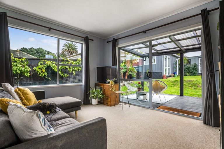 Photo of property in 2/23 Miller Road, Mangere Bridge, Auckland, 2022