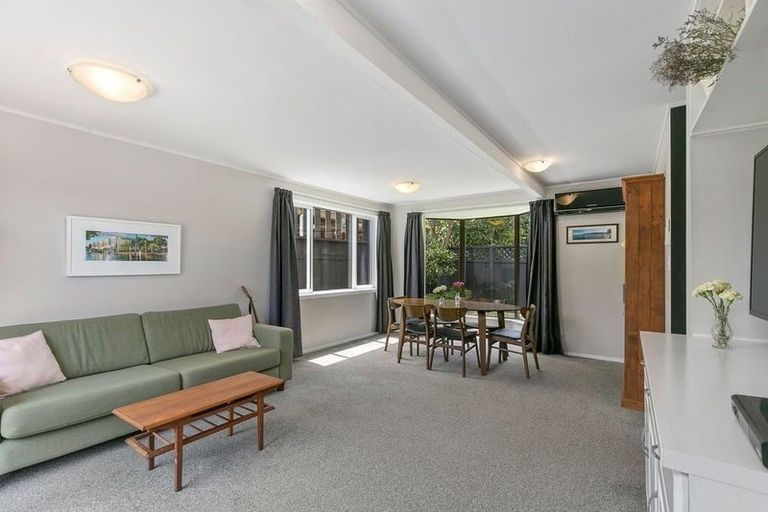 Photo of property in 48a Satara Crescent, Khandallah, Wellington, 6035