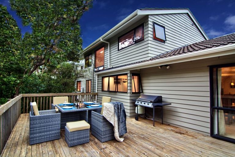 Photo of property in 8a Woodfern Crescent, Titirangi, Auckland, 0604
