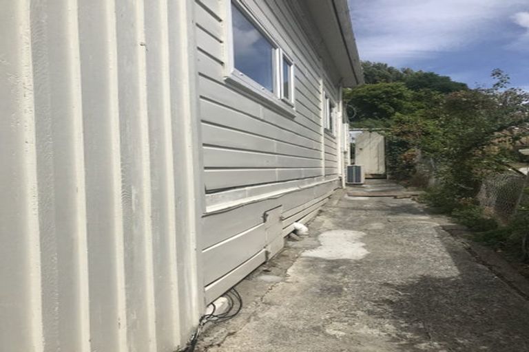 Photo of property in 37 Ara Paiwhenua, Tawa, Wellington, 5028