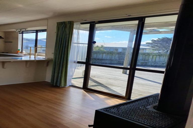 Photo of property in 15 Welland Place, Island Bay, Wellington, 6023