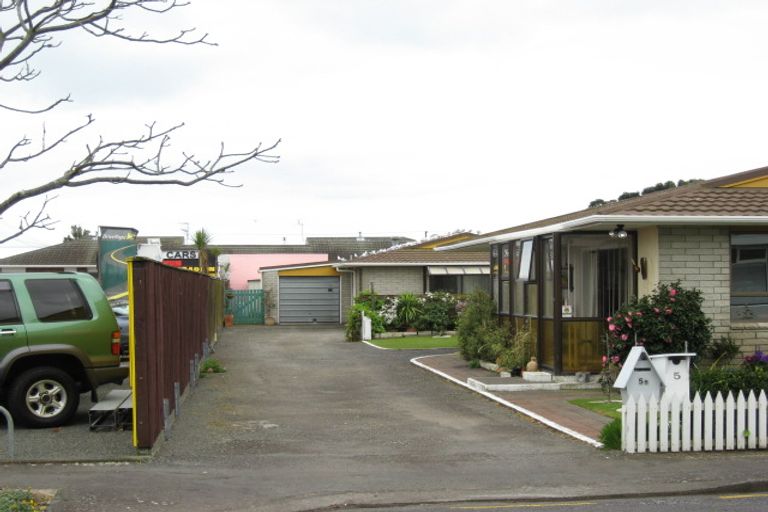 Photo of property in 5a Clemow Road, Fitzroy, New Plymouth, 4312