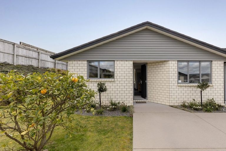 Photo of property in Waterview Estate, 2/4 Greystone Place, Omokoroa, 3114
