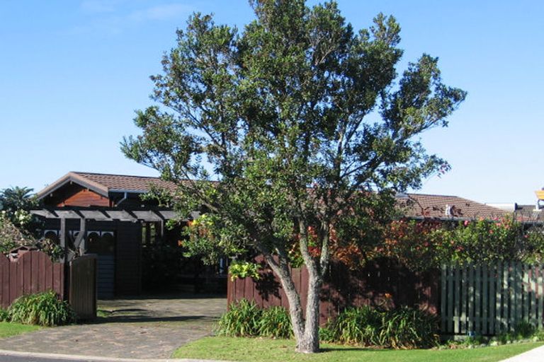Photo of property in 10 Moenui Avenue, Orewa, 0931