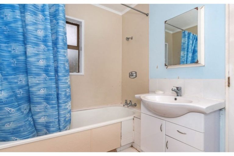 Photo of property in 43 Arcon Drive, Broomfield, Christchurch, 8042