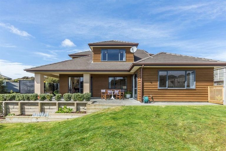 Photo of property in 28 Navigation Drive, Whitby, Porirua, 5024