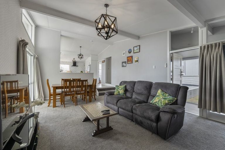 Photo of property in 5 Ngaio Place, Hawera, 4610