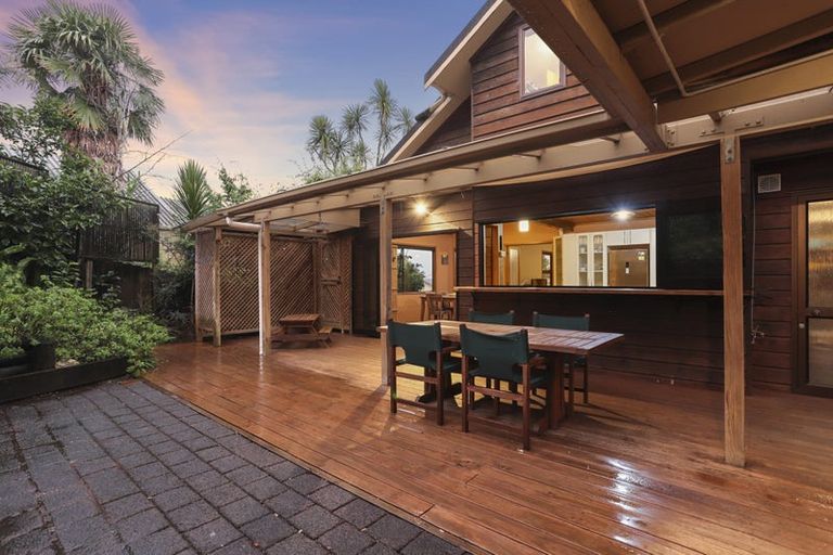 Photo of property in 9 Longfellow Parade, Glen Eden, Auckland, 0604