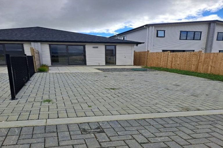 Photo of property in 20 Rorotu Avenue, Karaka, 2113