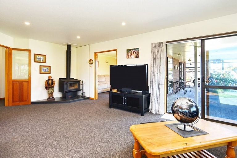 Photo of property in 11 Amdale Avenue, Broomfield, Christchurch, 8042