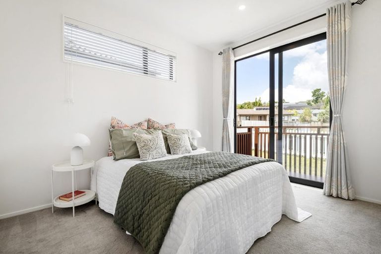 Photo of property in 49a Meadowood Drive, Unsworth Heights, Auckland, 0632