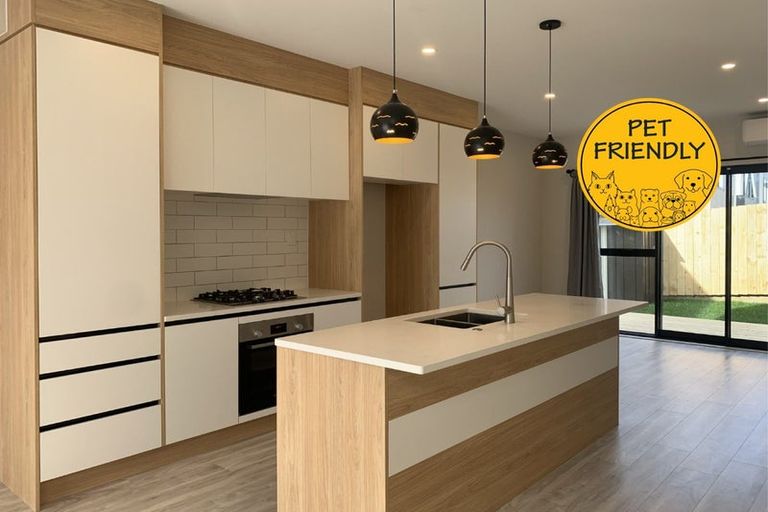 Photo of property in 28 Paina Crescent, Massey, Auckland, 0614