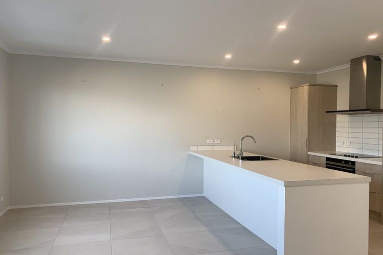 Photo of property in 3/2 Rangitamiro Place, Hobsonville, Auckland, 0616
