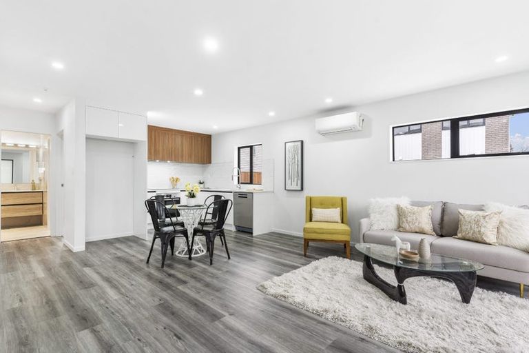 Photo of property in 7b Gladfield Lane, Te Atatu Peninsula, Auckland, 0610