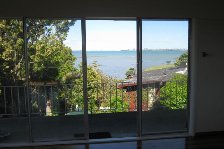 Photo of property in 2/46 Gill Avenue, Te Atatu Peninsula, Auckland, 0610