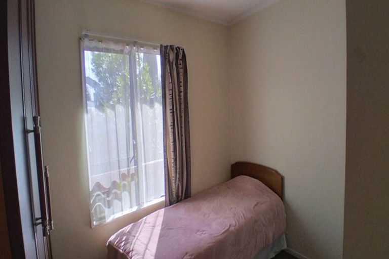 Photo of property in 78 Totaravale Drive, Totara Vale, Auckland, 0629