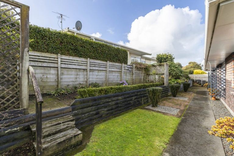 Photo of property in 4/3 Sandel Rise, Merrilands, New Plymouth, 4312