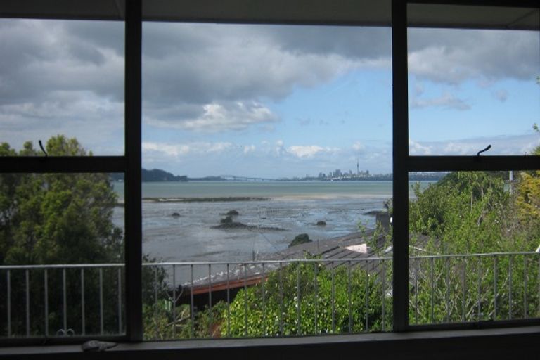 Photo of property in 2/46 Gill Avenue, Te Atatu Peninsula, Auckland, 0610