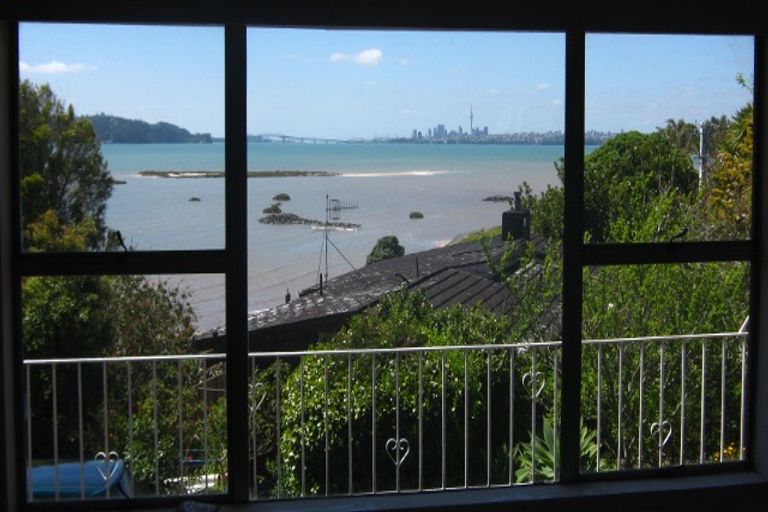 Photo of property in 2/46 Gill Avenue, Te Atatu Peninsula, Auckland, 0610