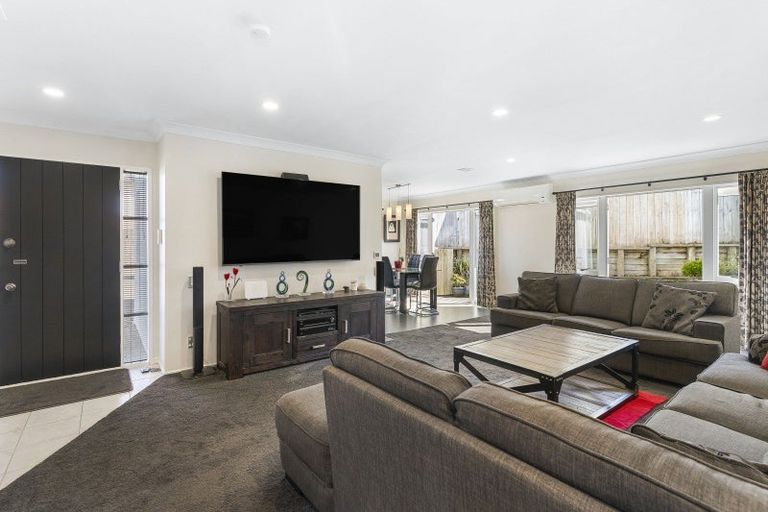 Photo of property in 2/12 Vireya Court, Goodwood Heights, Auckland, 2105