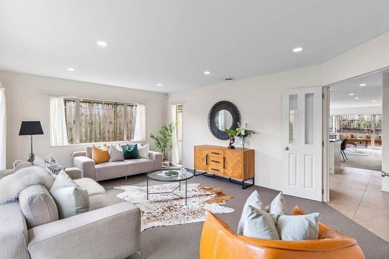 Photo of property in 11 Kouras Place, Flat Bush, Auckland, 2016