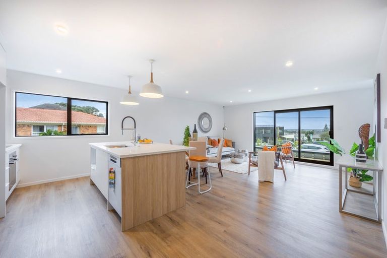 Photo of property in 4/5 Marsh Avenue, Forrest Hill, Auckland, 0620