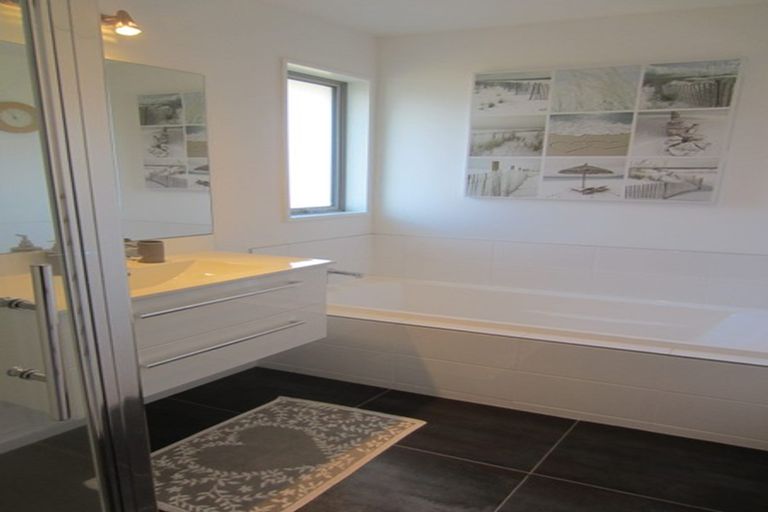 Photo of property in 11 Saint Adela Place, Woolston, Christchurch, 8062