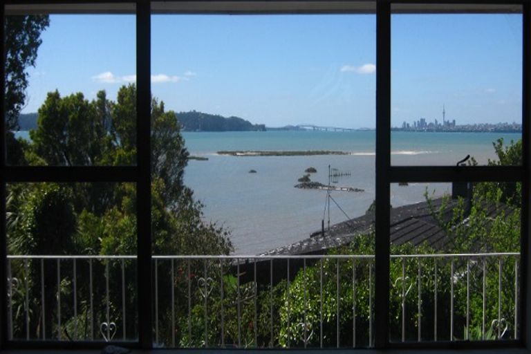 Photo of property in 2/46 Gill Avenue, Te Atatu Peninsula, Auckland, 0610