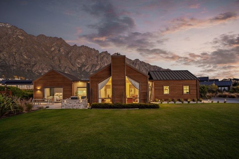 Photo of property in 60 Cunninghams Drive, Jacks Point, Queenstown, 9371