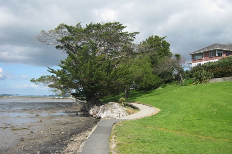 Photo of property in 2/46 Gill Avenue, Te Atatu Peninsula, Auckland, 0610