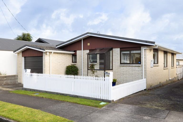 Photo of property in 19a Karamu Street, Strandon, New Plymouth, 4312
