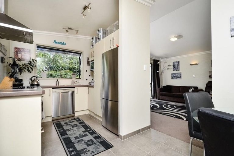 Photo of property in 27 Pahi Place, West Harbour, Auckland, 0618