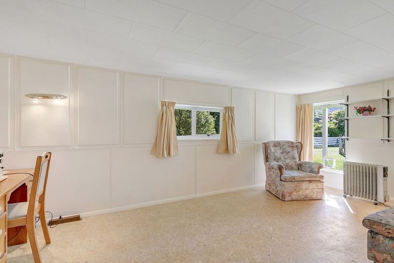 Photo of property in 25 Larsen Crescent, Tawa, Wellington, 5028