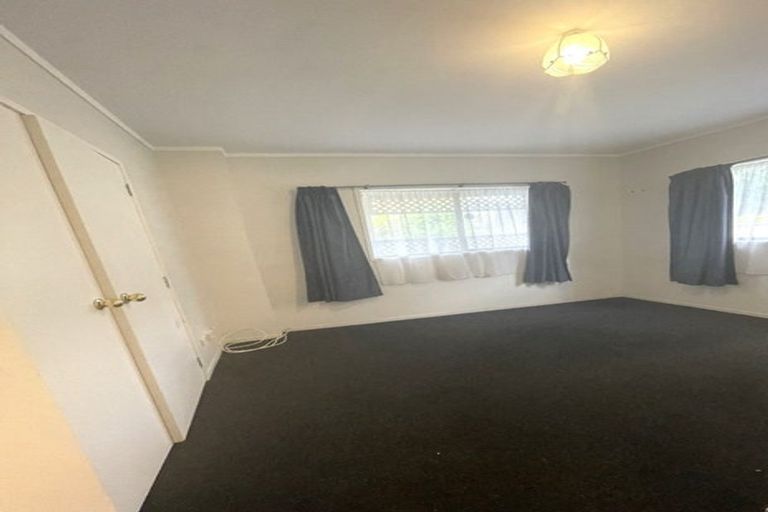 Photo of property in 35 Kirby Street, Glendene, Auckland, 0602